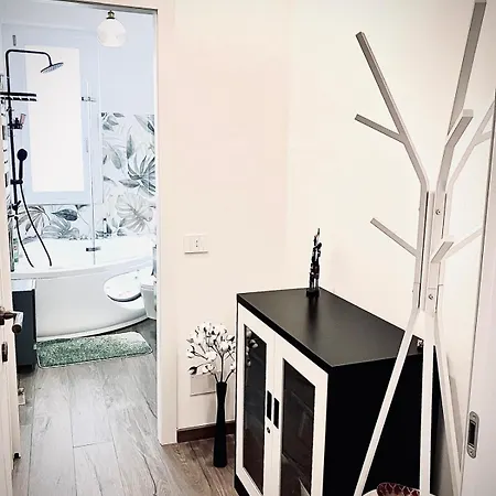 Charming King With Balcony And Jacuzzi شقة كومو