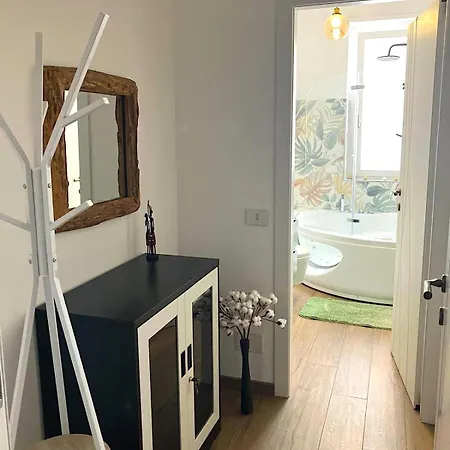 Charming King With Balcony And Jacuzzi