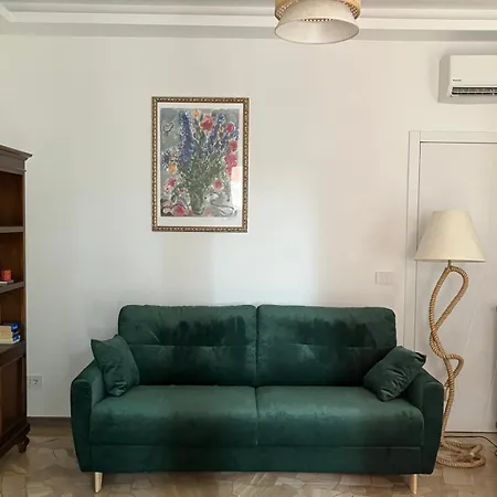 Charming King With Balcony And Jacuzzi Como