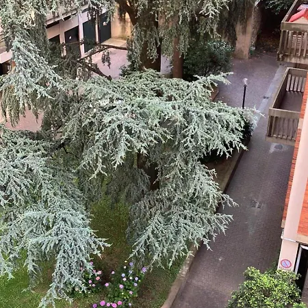 Apartment Charming King With Balcony And Jacuzzi Como