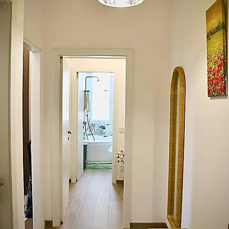 Charming King With Balcony And Jacuzzi